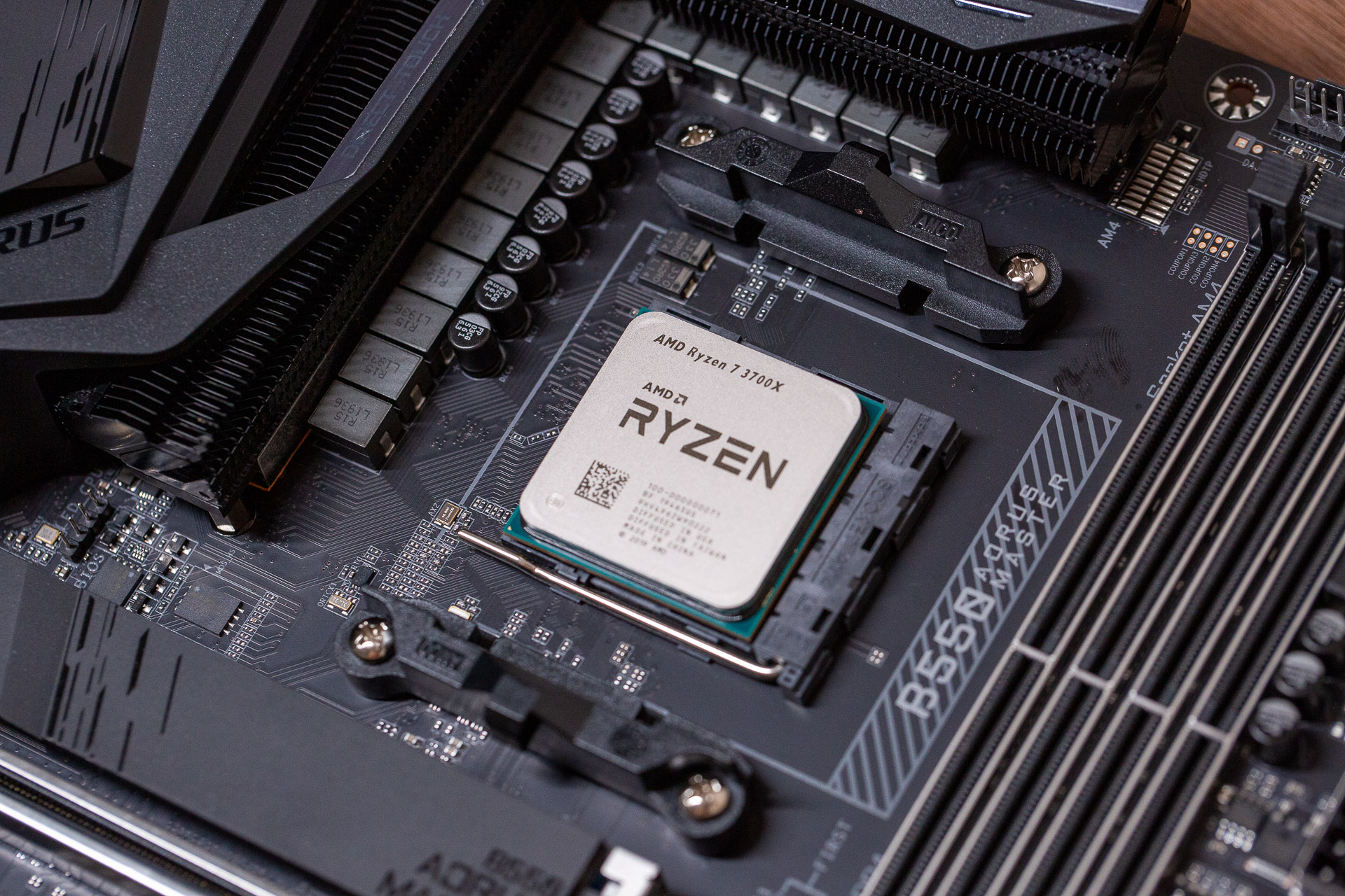 b550主板能发挥5900x性能吗,b550主板支持5800x3d吗