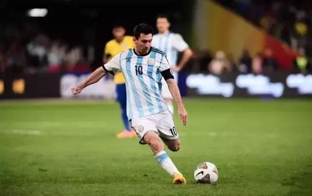 足球运动如何对膝盖进行保护,足球比赛中如何保护好膝盖