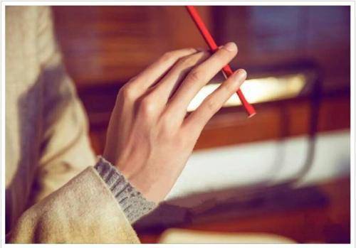 一个人的无名指长说明什么,无名指长是招财吗