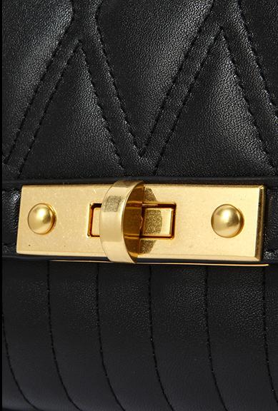 戚薇背的复古包,戚薇同款斜挎兔子包