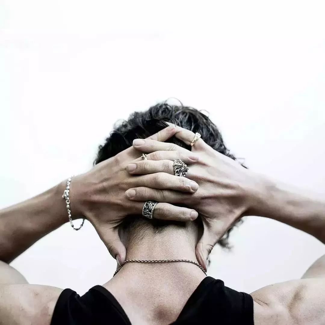 三十多块钱买的银戒指是真的吗,银戒指有黑色斑点