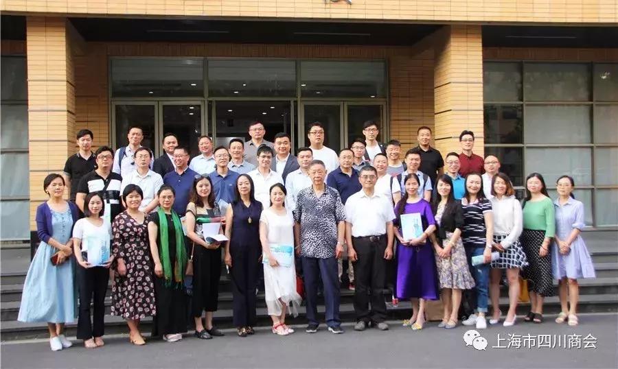 上海市四川商会东分会携手文专委走进校园学习活动