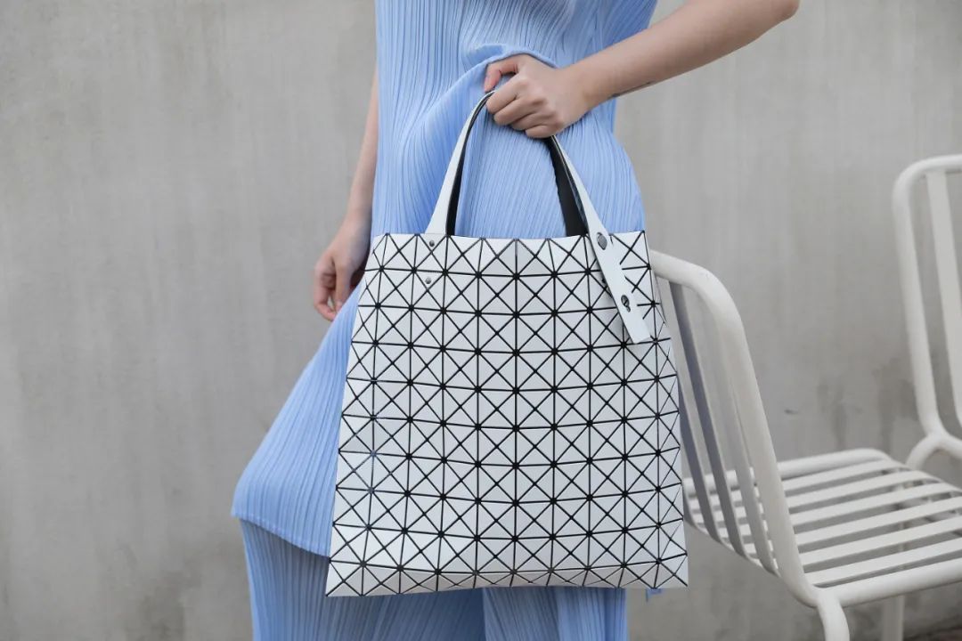 初入职场质感包包推荐,三宅一生包包属于什么档次的包包