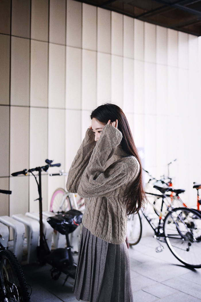 大衣内搭羊毛半高领针织衫,羊绒大衣内搭中长款针织衫