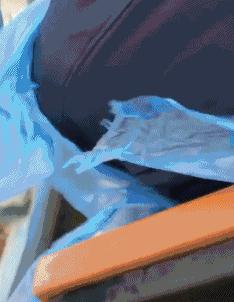 妹妹因为压力大哭了很久怎么安慰,妹妹受伤疼痛难忍姐姐心疼