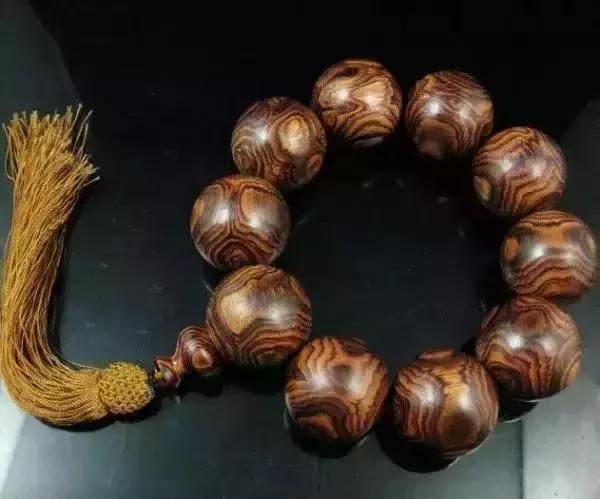 最好的小叶紫檀手串价格,金丝楠木沉香海黄小叶紫檀