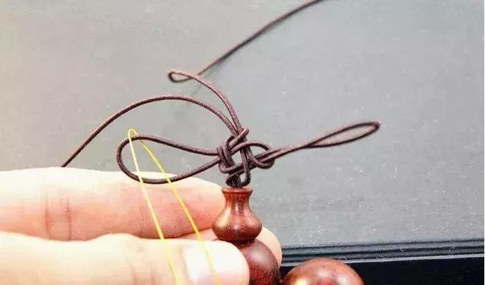 换珠串绳子最快的方法,换绳打结的方法视频