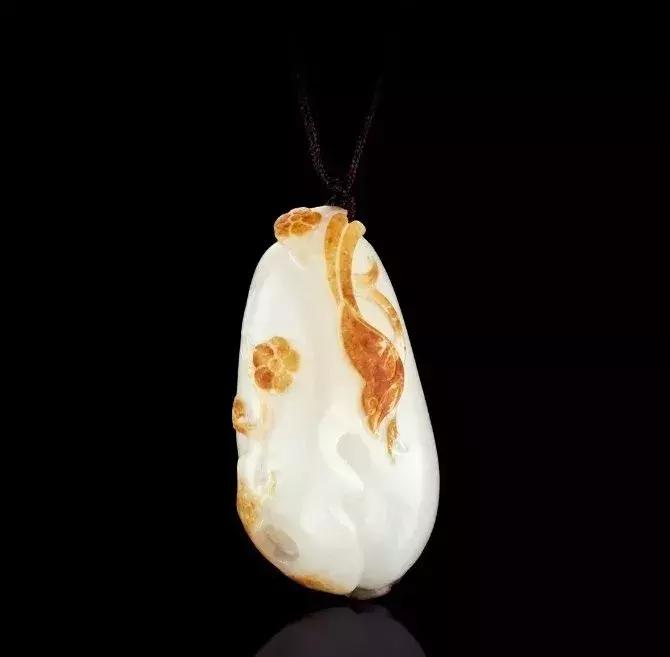 俏色羊脂美玉，美皮玉雕更美