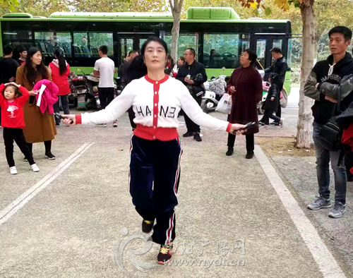 跳绳三十秒决赛,30秒双摇跳绳冠军