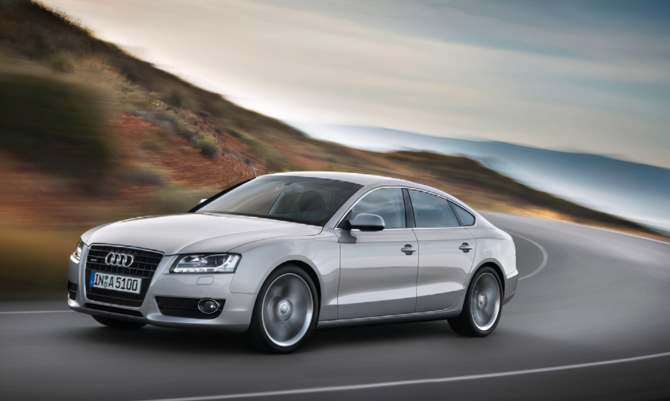 湿滑路面打滑怎么办,汽车雨天路面打滑补救