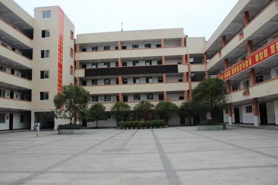 重庆哪所学校环境最好,重庆最美学校