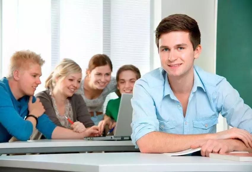 出国留学意义英语视频,送孩子出国留学前的意义