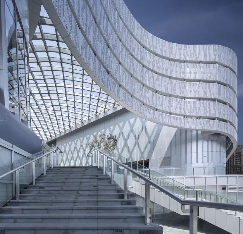 火爆到车都停不下！高新区又一综合体试营业，还有一个……