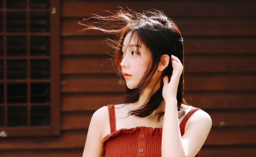 已婚男人克制不联系女人的表现,男人深爱你却不联系你也不回信息