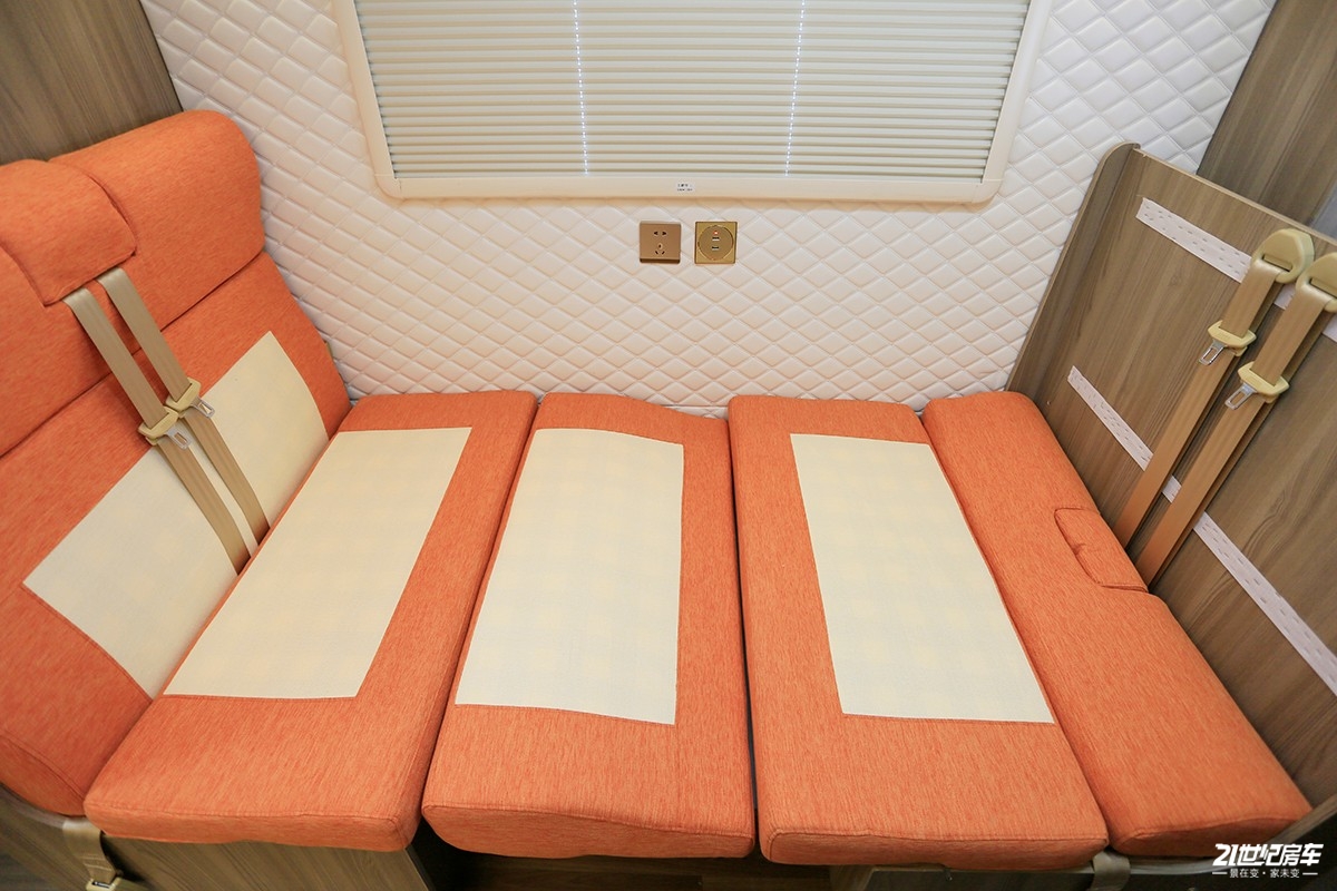 性价比入门房车,新飞国六平头轻卡房车