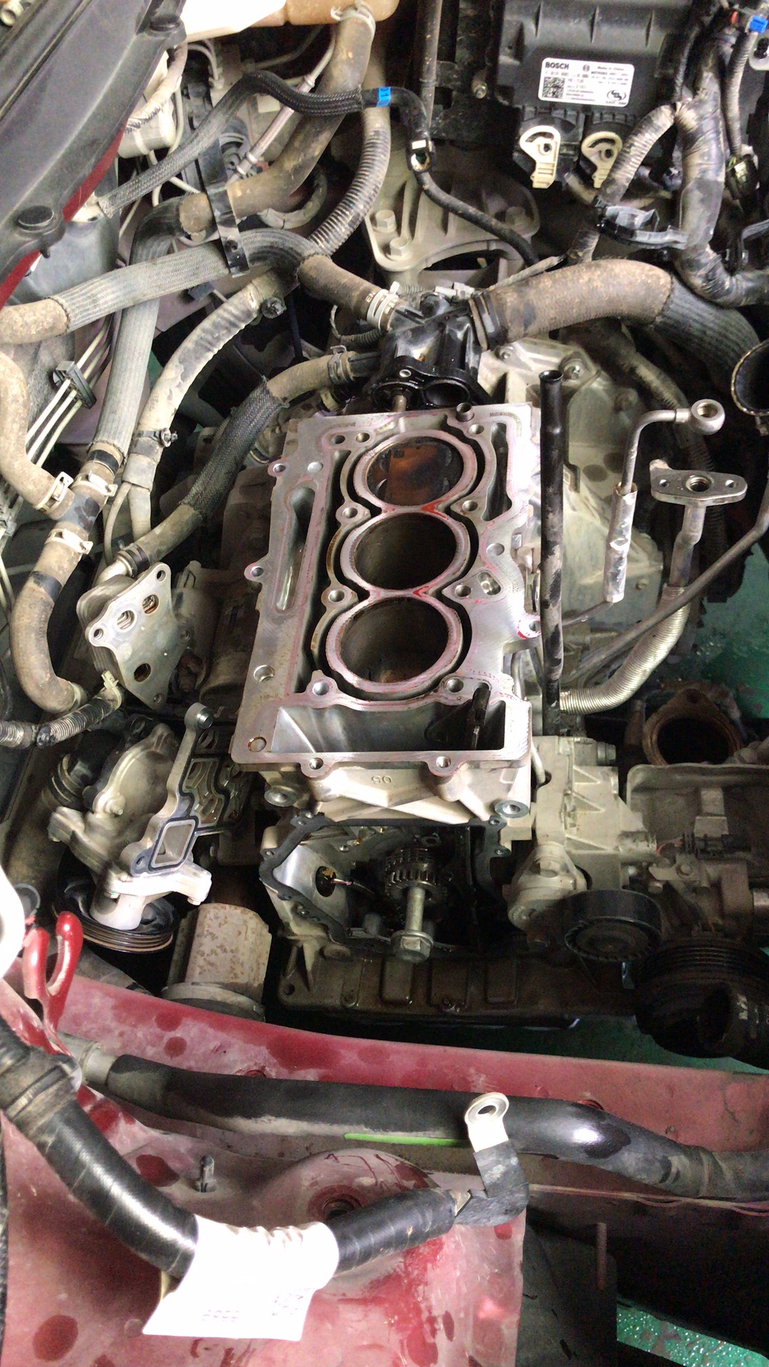 英朗发动机缺缸漏气抖动,三缸英朗发动机故障灯亮