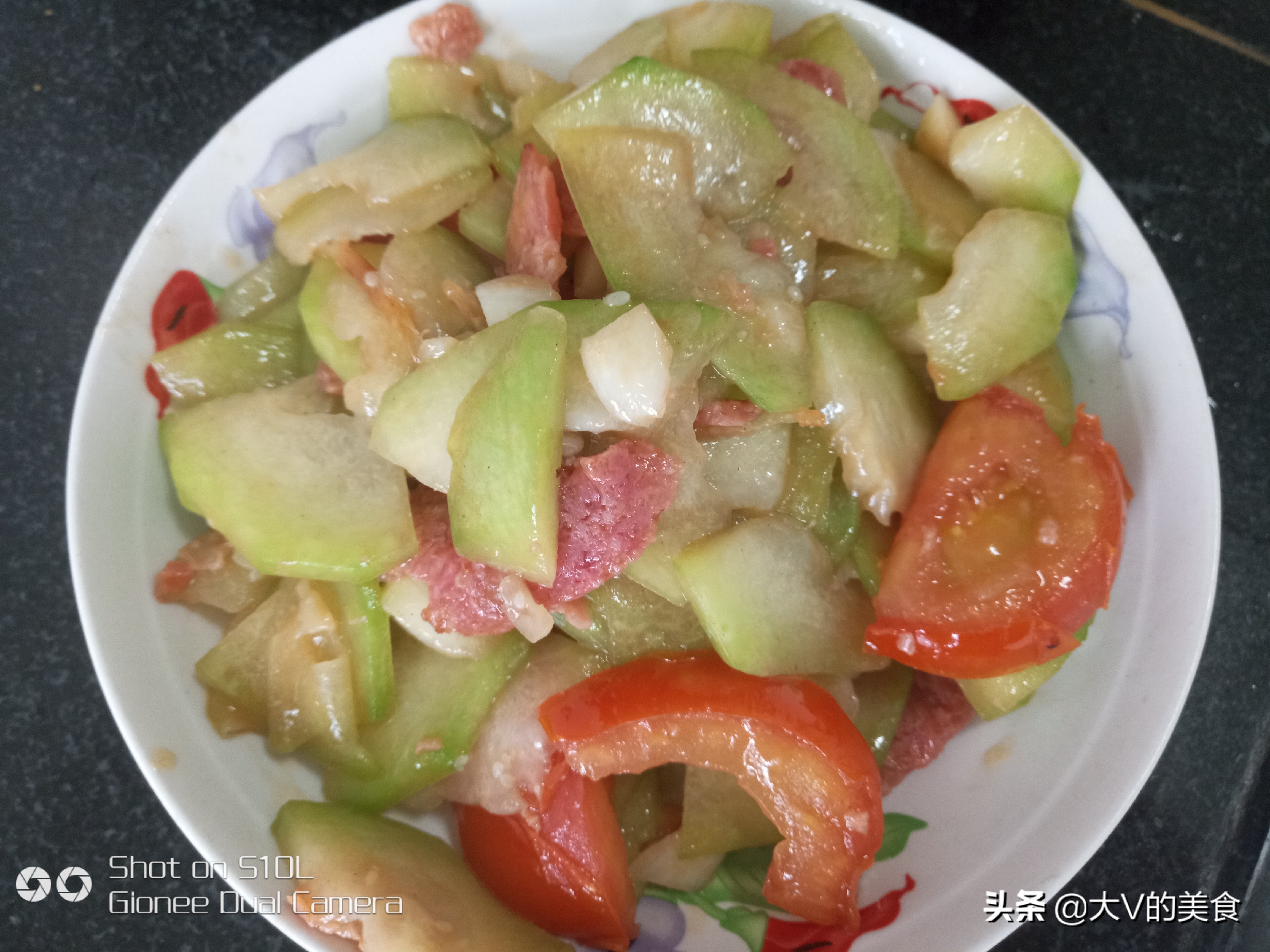 葫芦瓜炒香肠做法,嫩南瓜炒香肠的做法