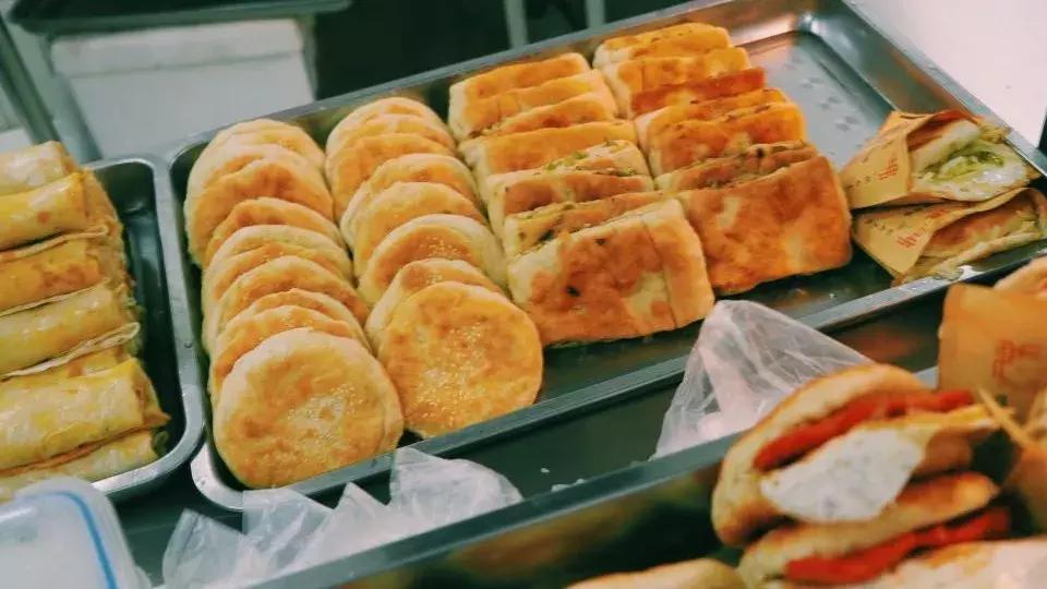 叫醒你的不是闹钟是给孩子做饭,清晨叫醒你的不是闹钟