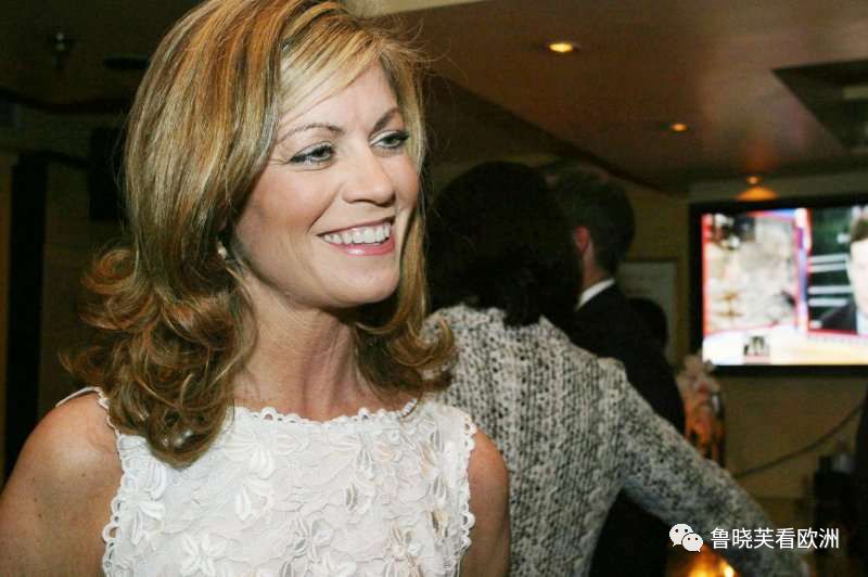 美国媒体大亨长期“*规则潜**”漂亮女主播，还给100块钱