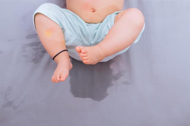 孩子总是尿裤子应该怎么引导,孩子在学校老是尿裤