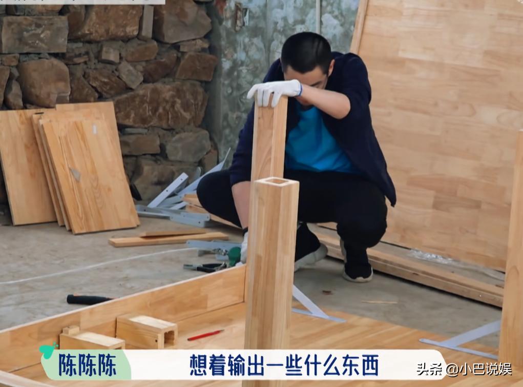 精致过头？桃花坞村长打篮球，热身活动让人等不及，剪指甲至于吗