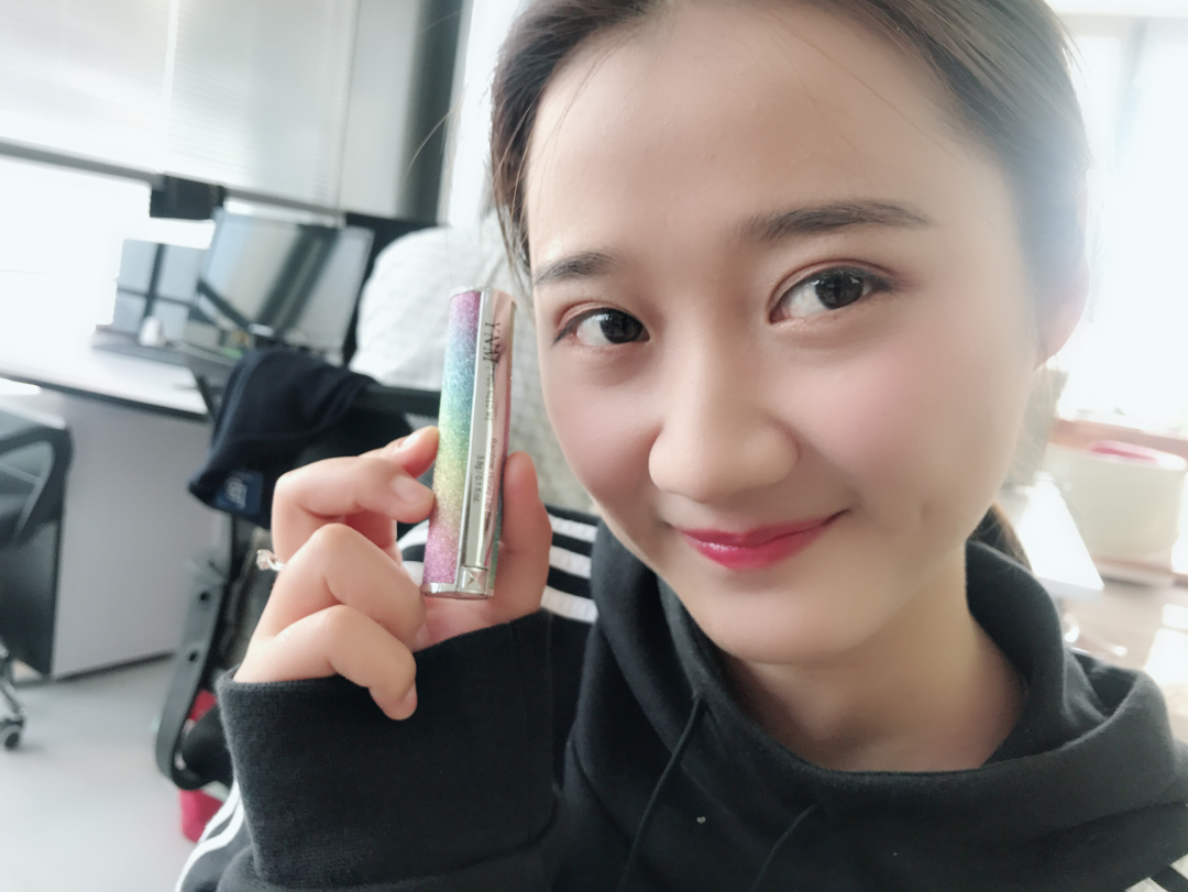 dior变色唇膏老款和新款 (黑皮dior变色润唇膏)