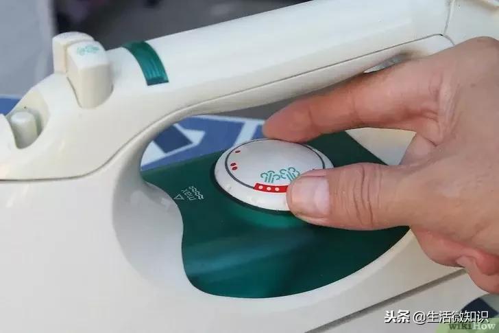 学会这两个方法，让熨斗光洁如新！