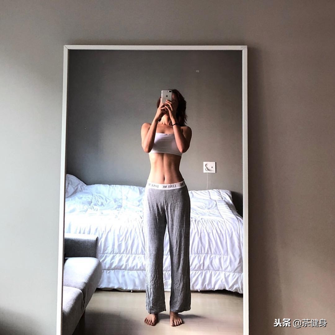 用收腹轮减掉大肚腩的方法,这个动作轻松甩掉大肚腩水桶腰