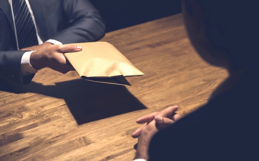 别在路边商量抢银行的计划了，监控探头已经学会了读唇术