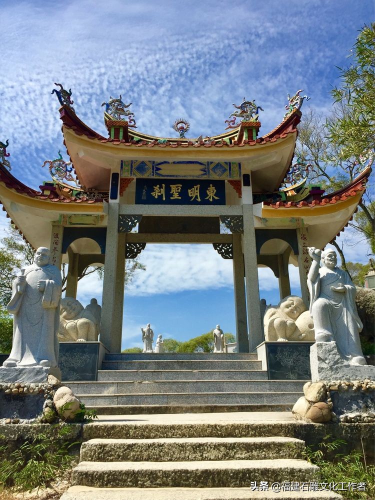 寺庙里的罗汉像,净峰寺十八罗汉石雕