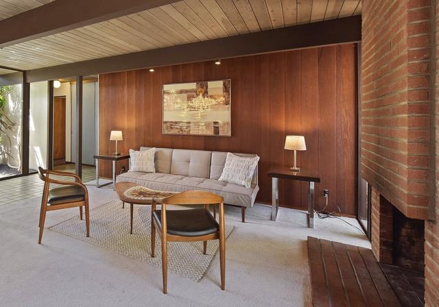 石膏线背景墙不居中,石膏线背景不适用