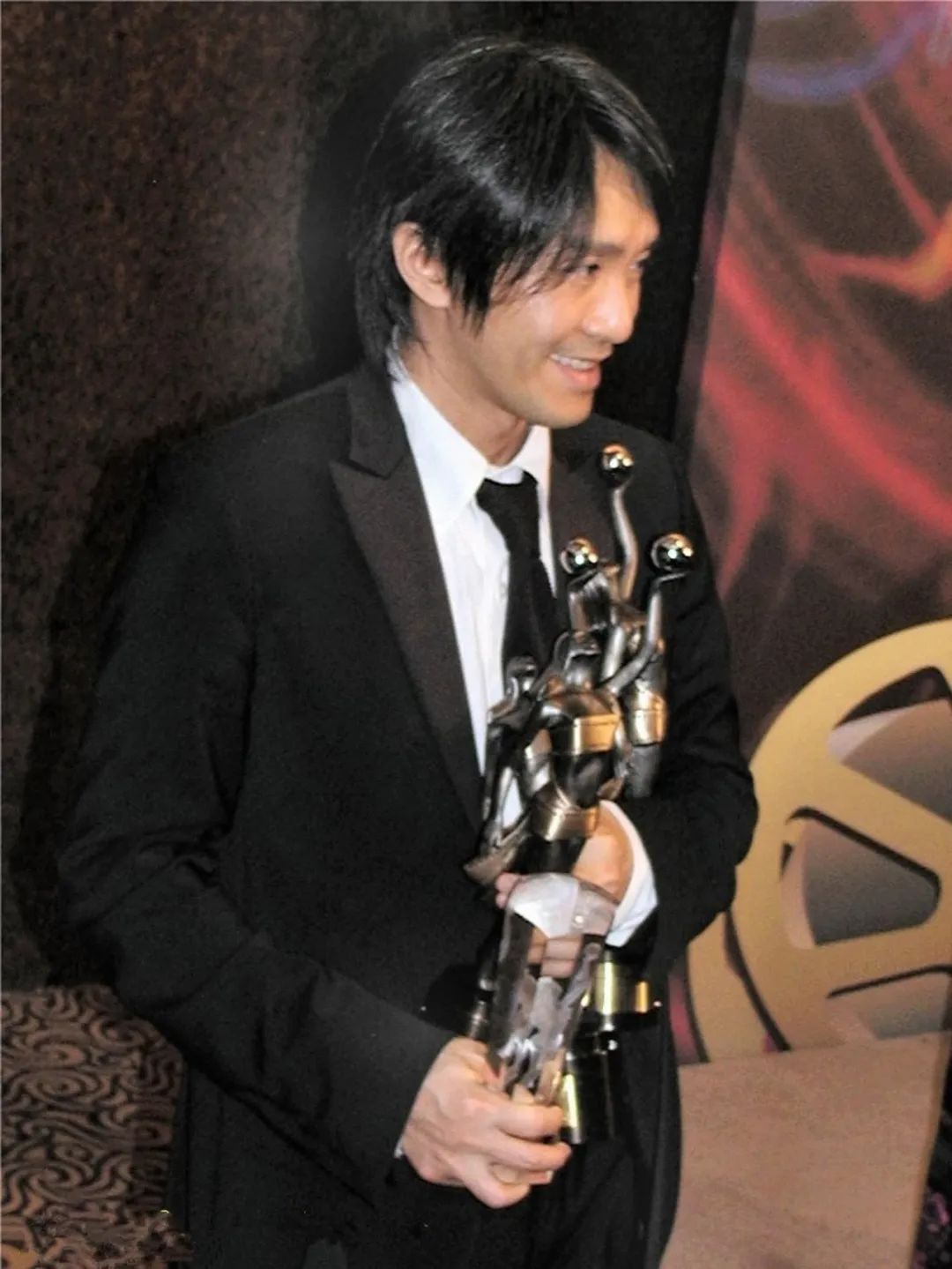 自导自演过的明星,周星驰自编自导自演电影有几部