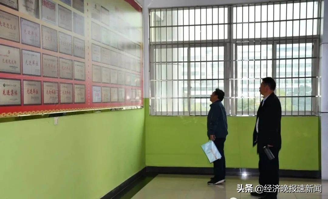 江西省普通高*特中**色学校评估组专家在临川三中开展评估活动