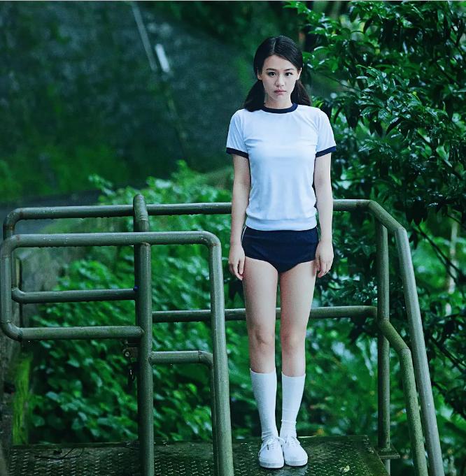 杨天真回应穿吊带裙被骂,杨天真晒旧照她真的特别自信