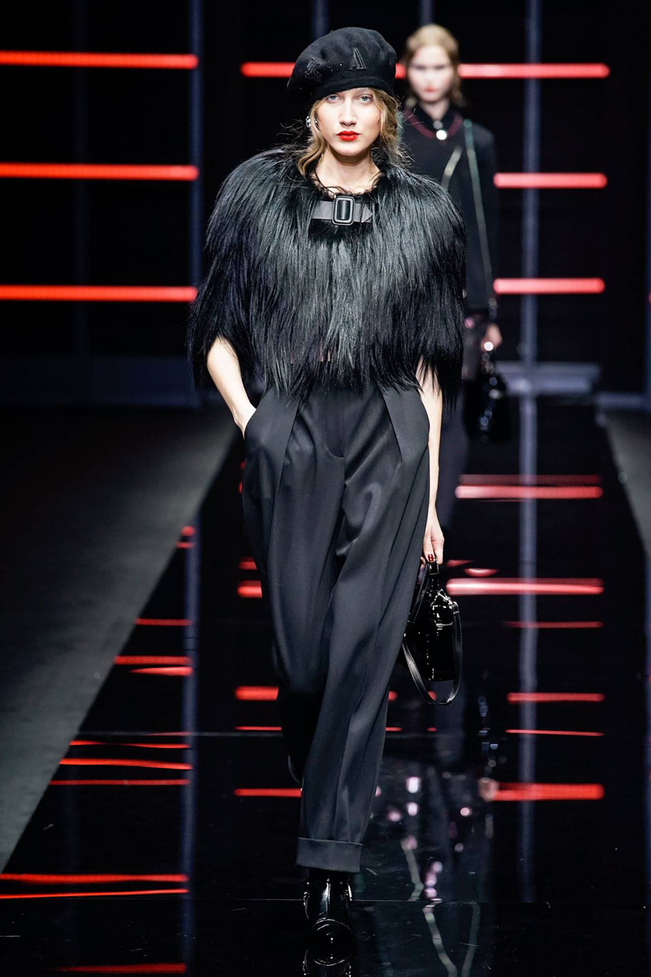 阿玛尼送一朵白花,阿玛尼情意绵绵