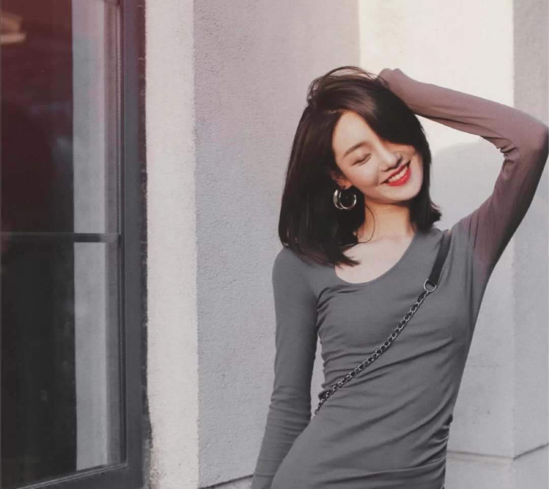 长脸自来卷适合什么好打理的发型,头发微卷脸型宽适合什么发型