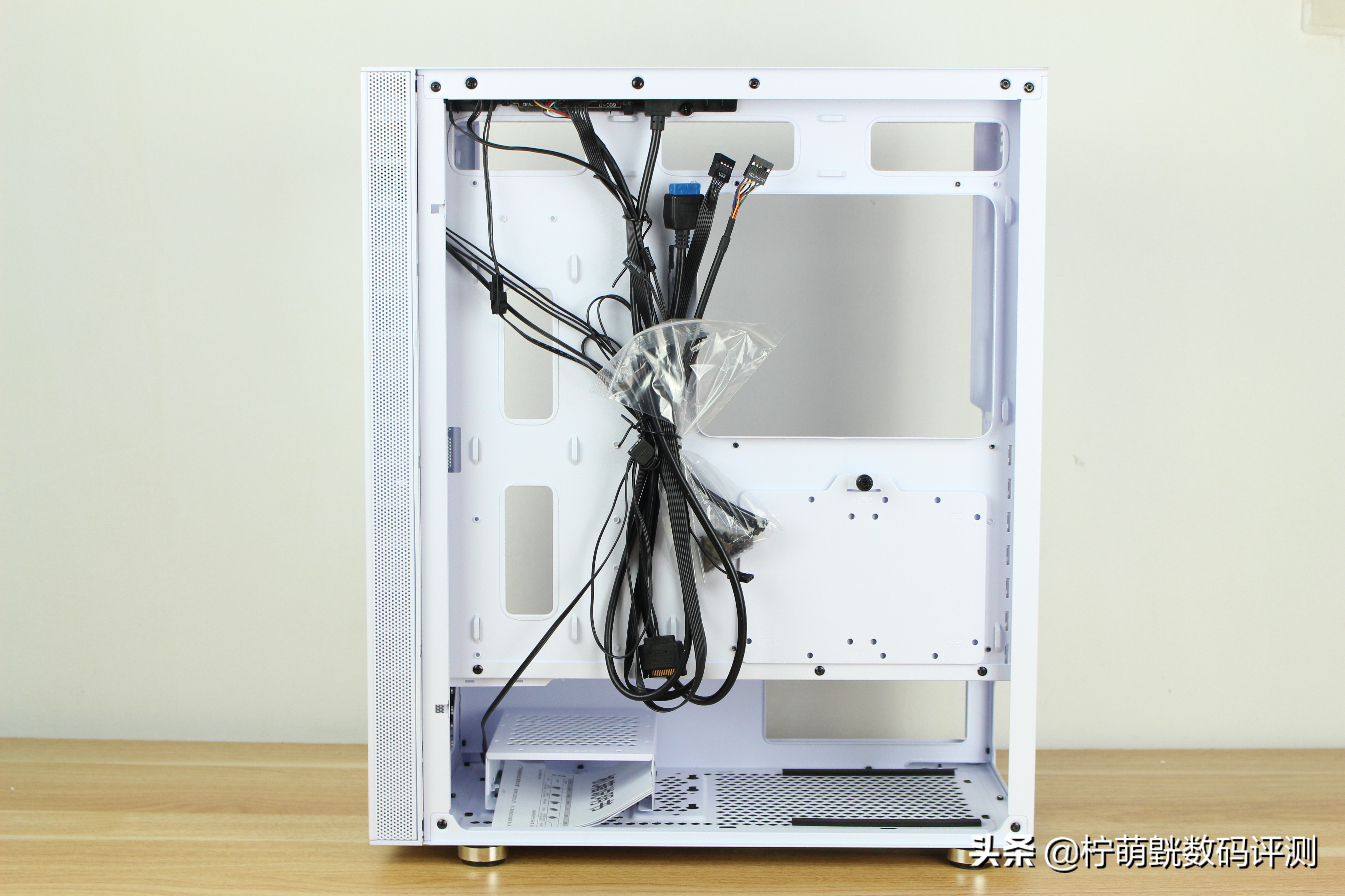 神光侧透不单调,畅快装机不求人易大师神光白色版上机体验