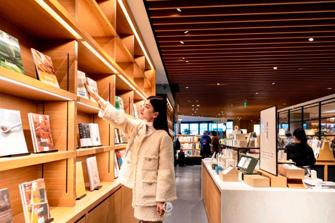 christiandiorcouture前滩太古里店,dior圣诞树前滩太古里