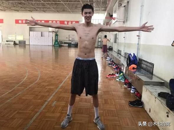 李楠是什么人,李楠是他爸亲生的吗