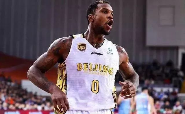 1米8壮汉哭的视频,两米壮汉哭成泪人