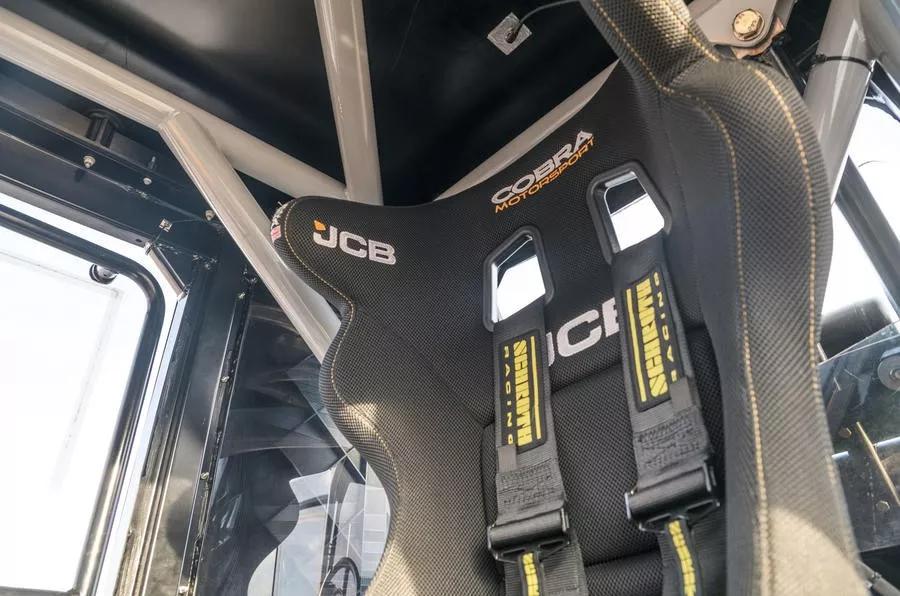 铁牛改装大马力发动机,铁牛升级碾压超跑