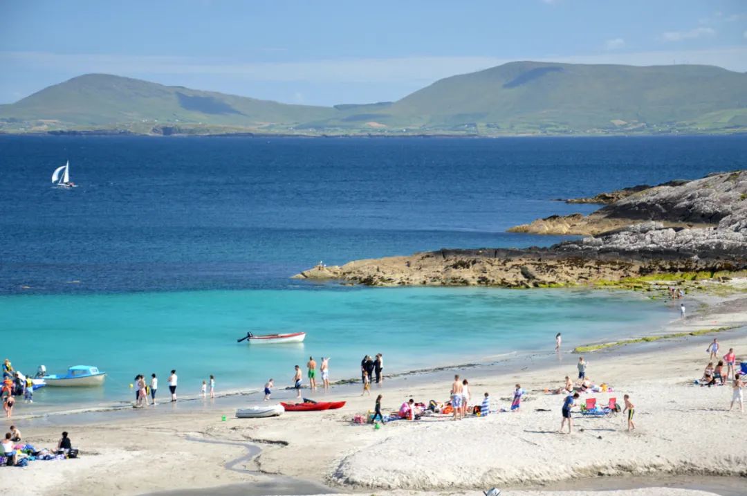 凯特王妃穿一身绿，让她放飞自我的岛国居然比重庆市还小