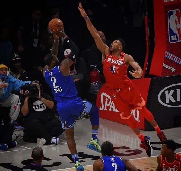 詹姆斯全明星现场绝杀球迷视角,詹姆斯全场31投19中