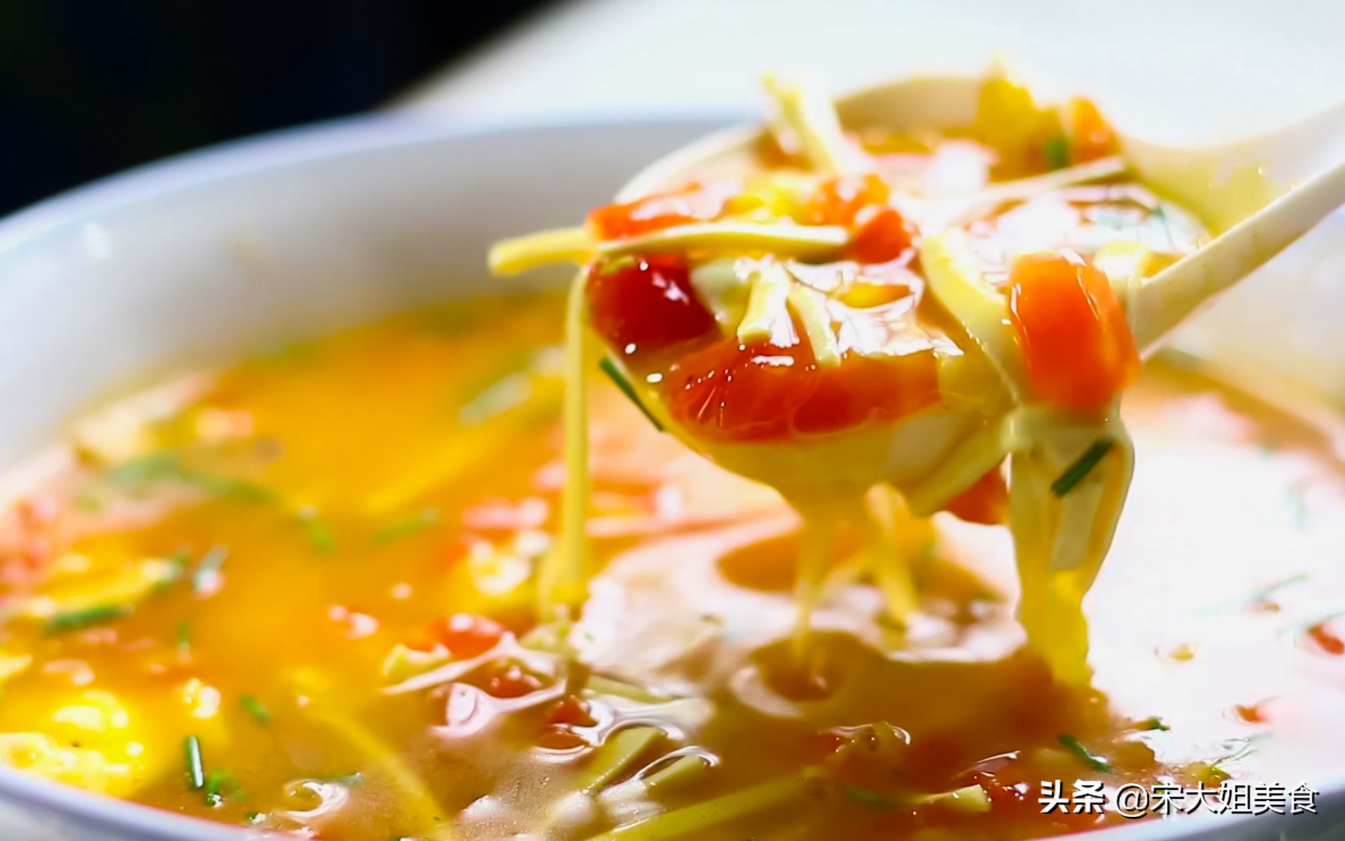 做西红柿鸡蛋汤有怪味是怎么回事,做西红柿蛋汤为啥做不出蛋花