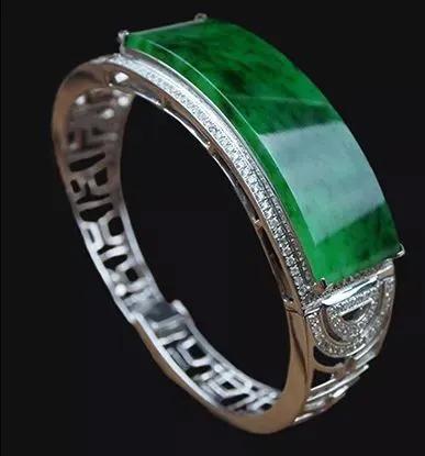 网上纳米修复玉镯断裂是真是假,玉镯没磕碰突然断裂预示着什么