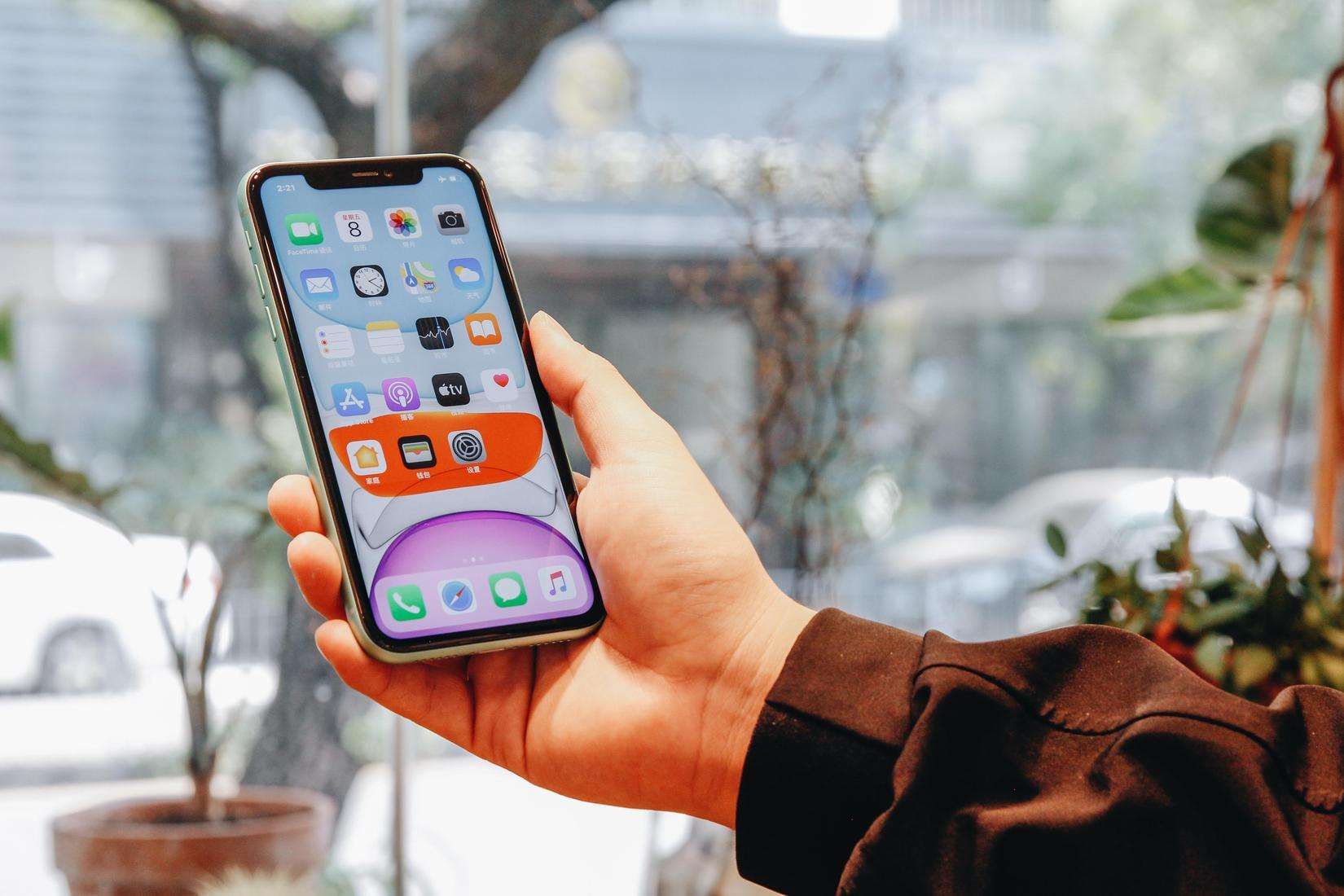 买oppo手机实体店还是网上买,实体店与网上买手机哪个更便宜