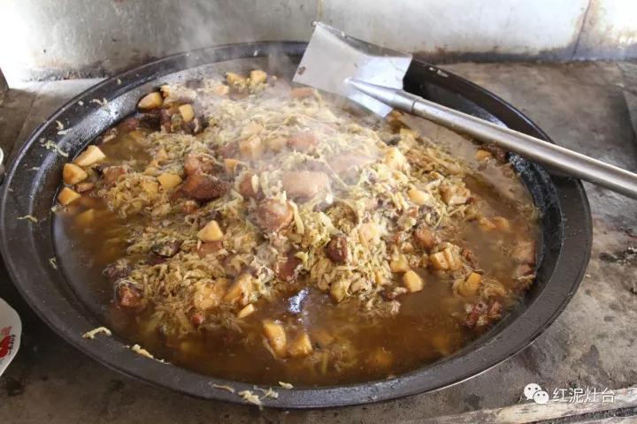 东达山杀猪烩菜几号开始,内蒙杀猪烩菜配什么凉菜