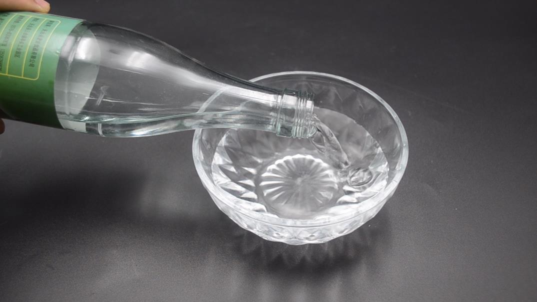 羽绒服脏了教你一招就能清洗干净,羽绒服脏了怎么清洗教你一招