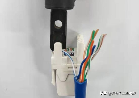 网线插座是电工接还是宽带接,一头水晶头一头插座的网线怎么接