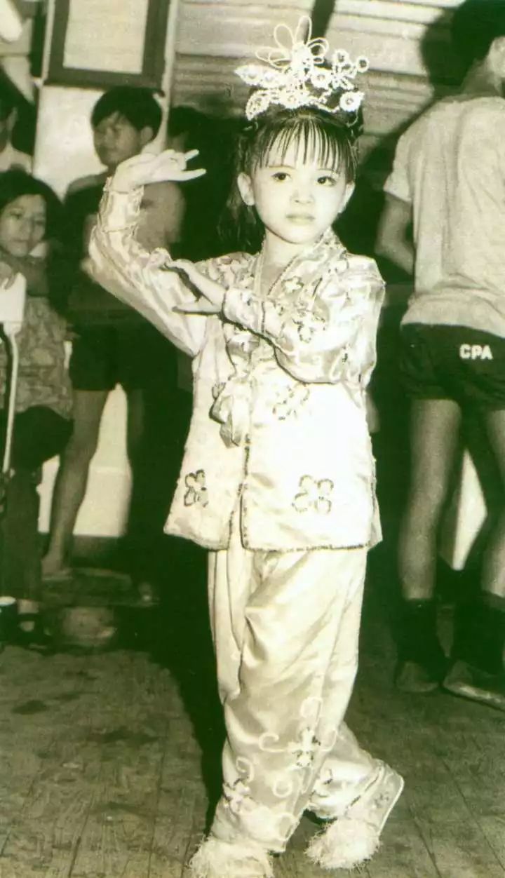 1994红磡摇滚之夜曲目,香港乐坛哪一首歌轰动歌坛